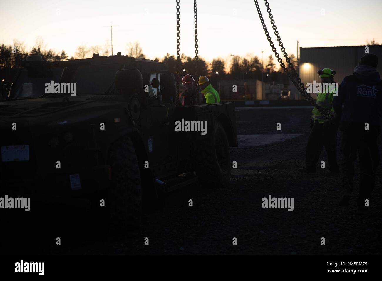 Soldaten und Zivilisten, die dem 624. Movement Control Team, Army Field