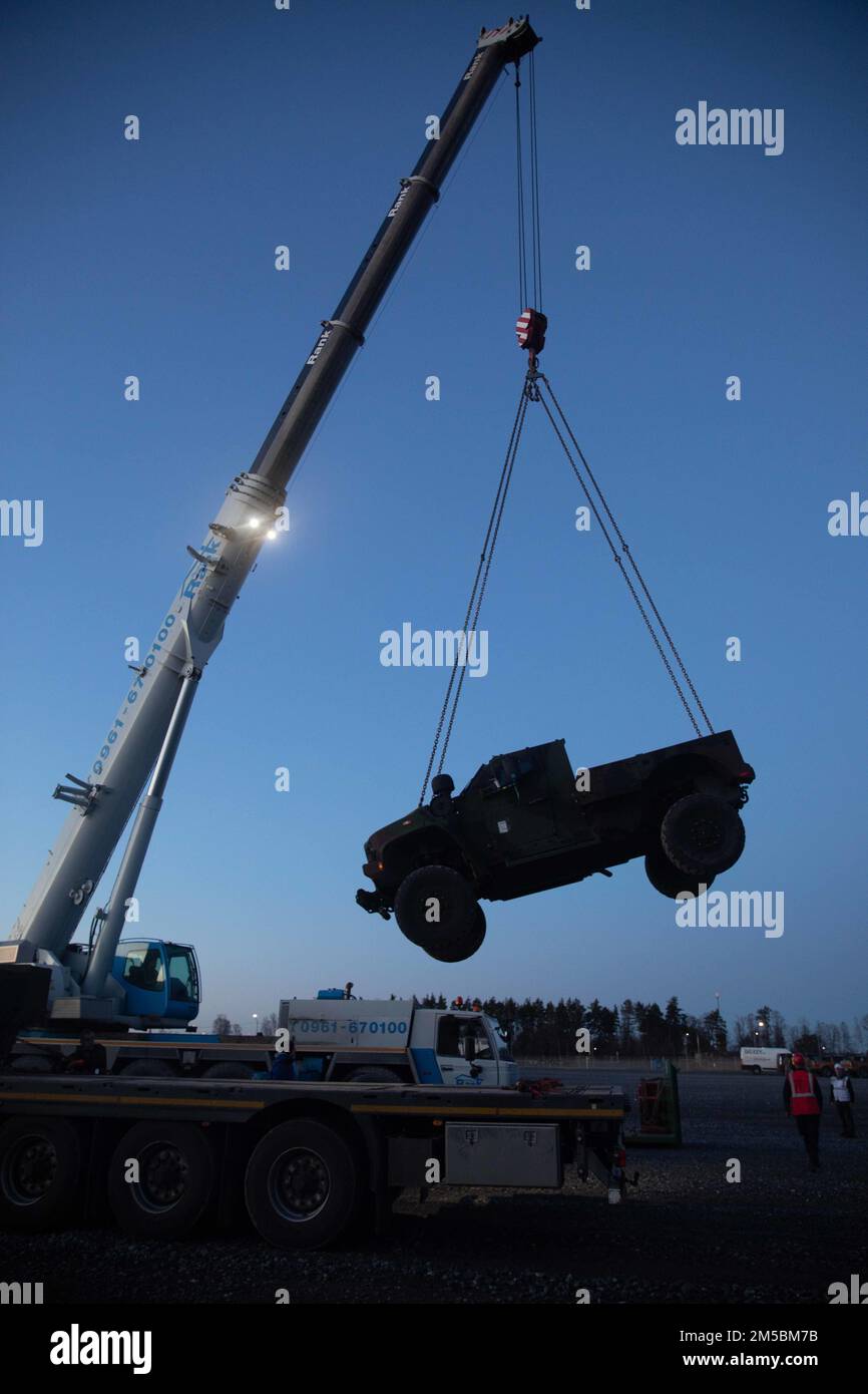 Soldaten und Zivilisten, die dem 624. Movement Control Team, Army Field