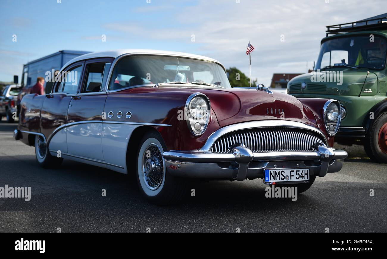 Buick Special Series 40 1954, bei einem Oldtimer-Meeting in Buesum, Deutschland Stockfoto