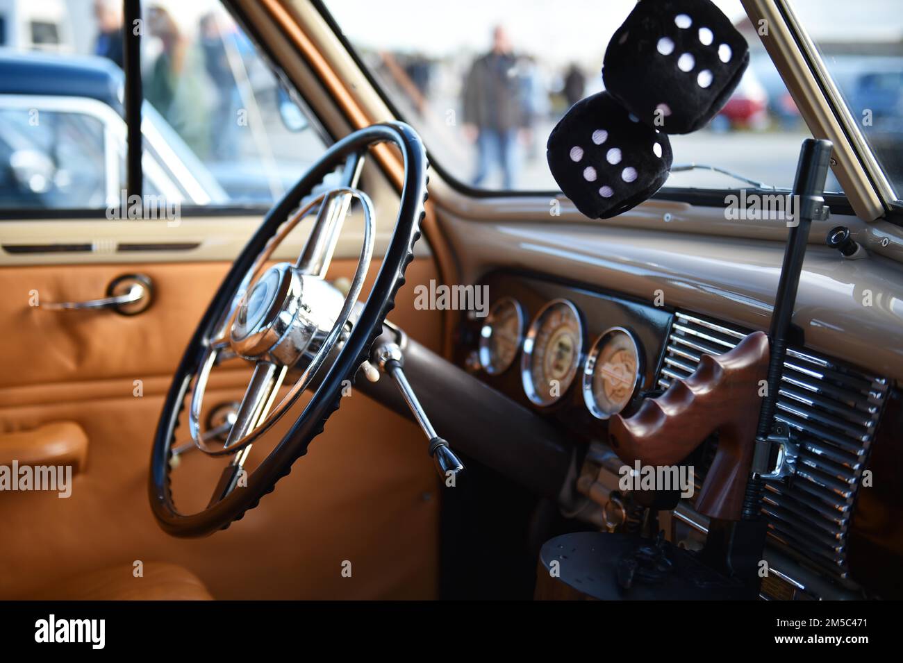 Buick steering wheel -Fotos und -Bildmaterial in hoher Auflösung – Alamy