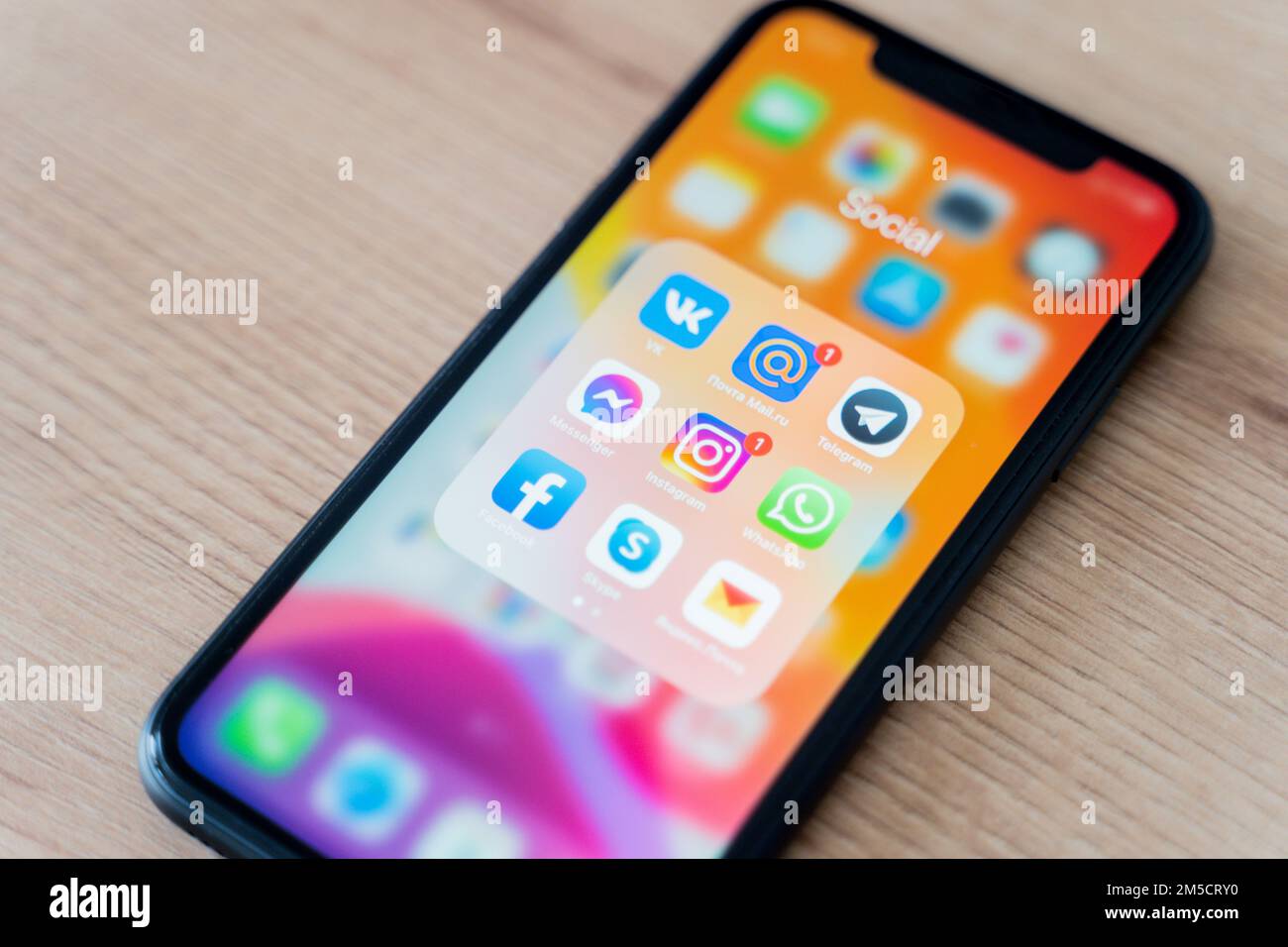 Königsberg, Russland - 09. März 2021: Symbole verschiedener Social-Networking-Anwendungen auf dem Handy-Bildschirm. Stockfoto