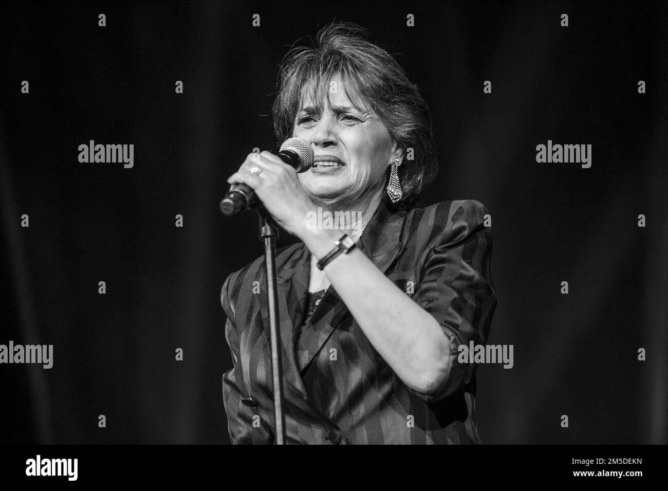 Akte - Singer Linda De Suza während der Tendre-Kreuzfahrt im Alter von 5. Jahren an Bord der MSC Splendida vom 27. Februar bis 7. März 2014. 5. März 2014. Die portugiesische Sängerin Linda de Suza ist im Alter von 74 Jahren gestorben. Die Sängerin starb im Gisors Krankenhaus in Eure, wo sie wegen Atemstillstand und positiv für Covid-19 verlegt wurde. Foto: Reynaud/Zannoni/APS-Medias/ABACAPRESS.COM Stockfoto