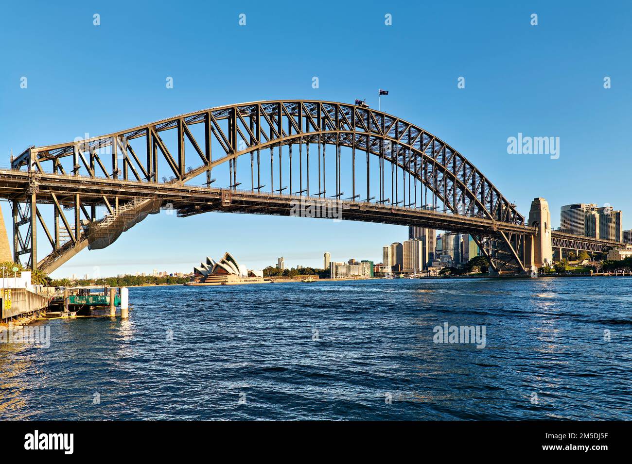 Sydney. New South Wales. Australien. Die Hafenbrücke und das Opernhaus Stockfoto