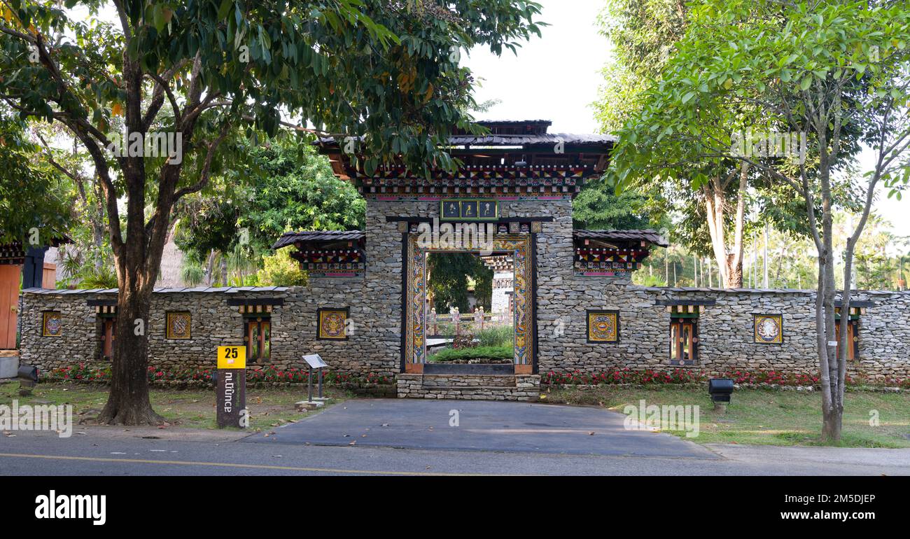 Chiang Mai, Thailand. 9. November 2022 Gartenbereich im bhutanischen Stil im Royal Flora Ratchaphruek Park. Chiang Mai ist ein beliebter Touristenreiseort Stockfoto