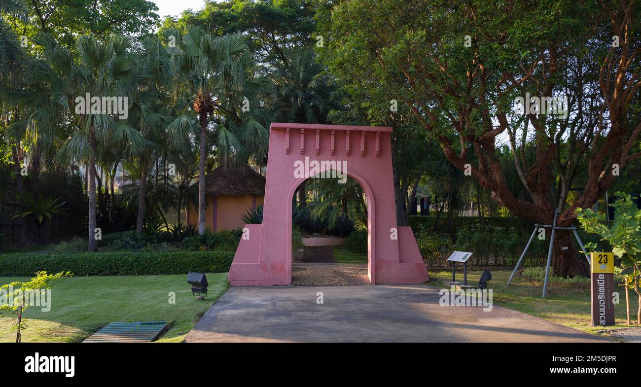 Chiang Mai, Thailand. 9. November 2022 Gartenbereich im mauretanischen Stil im Royal Flora Ratchaphruek Park. Chiang Mai ist ein beliebter Touristenreiseort Stockfoto