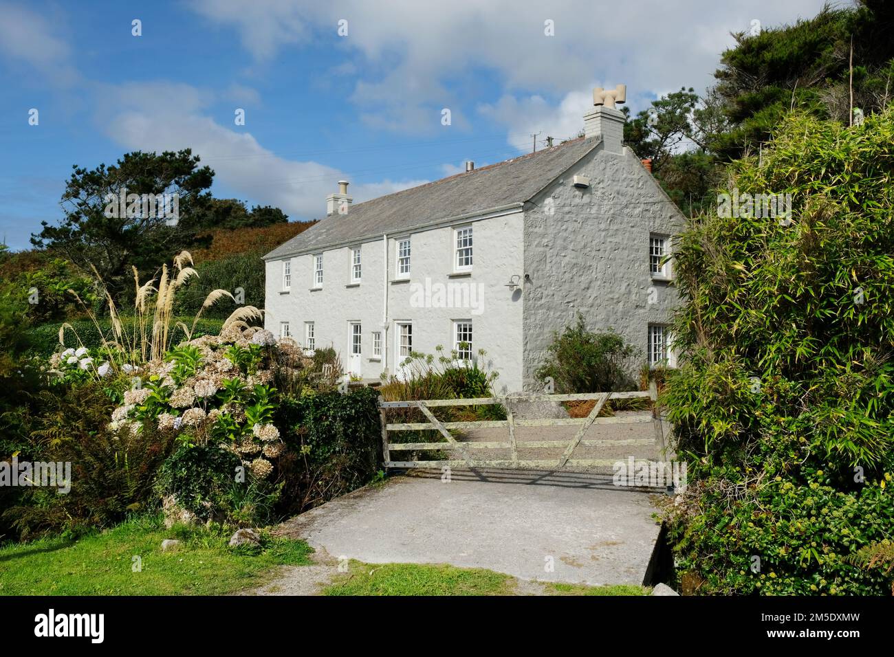 Malerisches Cornish Landhaus - John Gollop Stockfoto