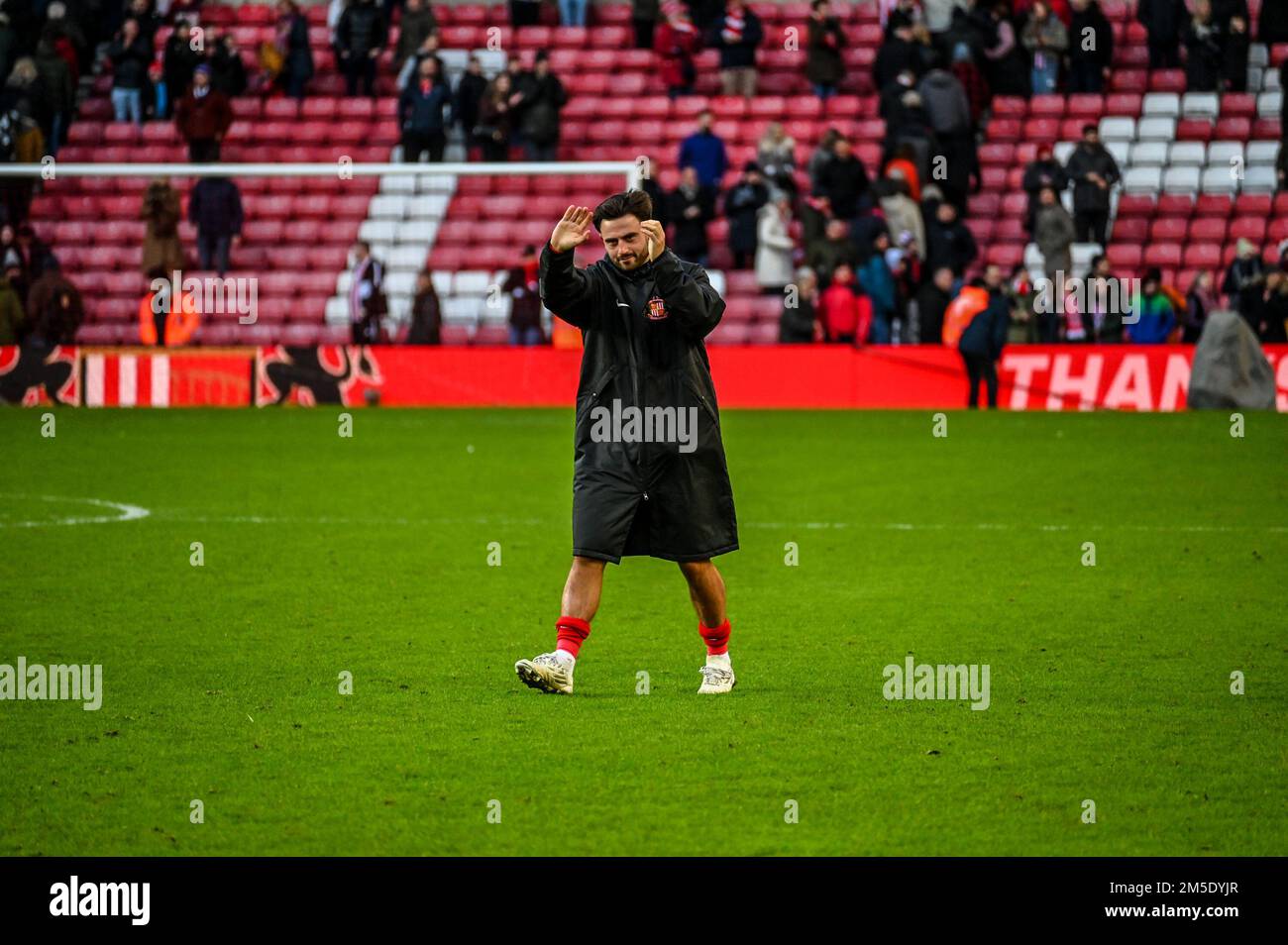 Patrick Roberts, AFC-Forward von Sunderland, begrüßt die Fans, die nach der EFL-Meisterschaft den Sieg über Blackburn Rovers gewannen. Stockfoto