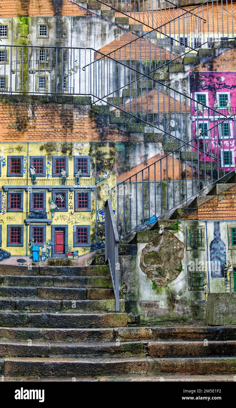 Amüsante lustige Straßenkunst auf einer Treppe in Gaia, Porto, Portugal, wo sich die Arbeiter in lustigen Positionen befinden. Beobachtungshumor. Stockfoto