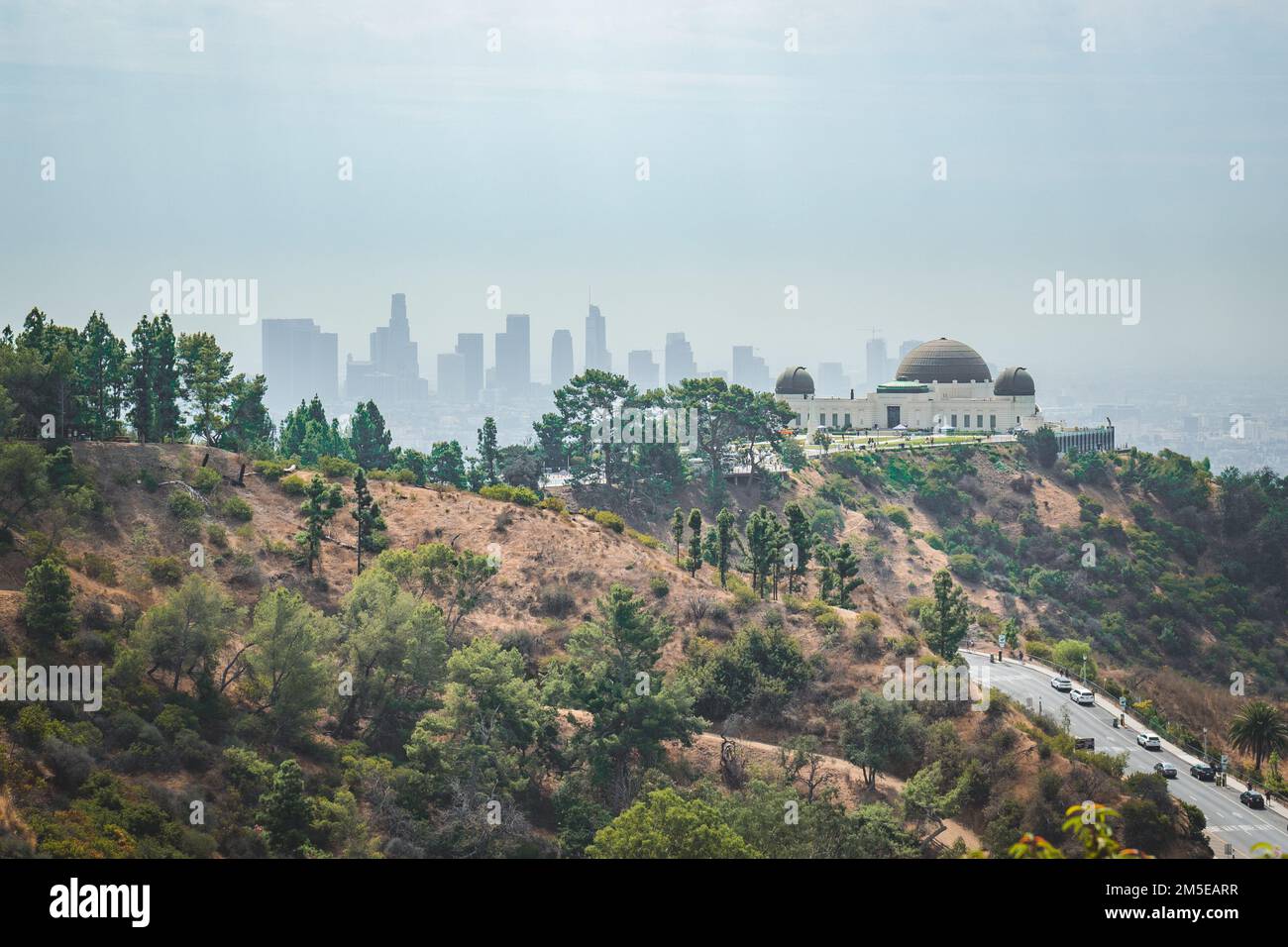 Blick aus der Vogelperspektive auf das griffith Observatorium und die Skyline von Los angeles Stockfoto
