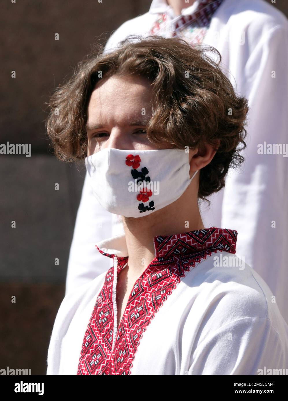 Kiew, Ukraine 23. August 2020: Öffentlich besticktes Hemd mit nationaler ukrainischer Kleidung in Kiew Stockfoto