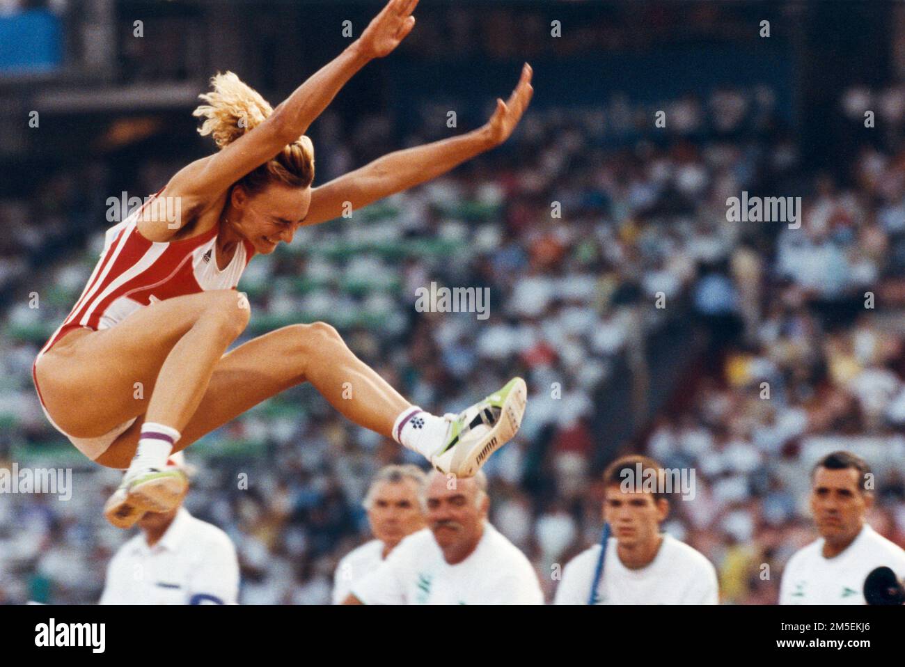STOCKHOLM 1999-07-01 Heike Drechsler, deutscher ehemaliger Leichtathlet, einer der erfolgreichsten Springer aller Zeiten. Es gab viele Anschuldigungen wegen Drogenmissbrauchs, während sie für Ostdeutschland konkurrierte, aber nie gescheitert ist. Stockfoto