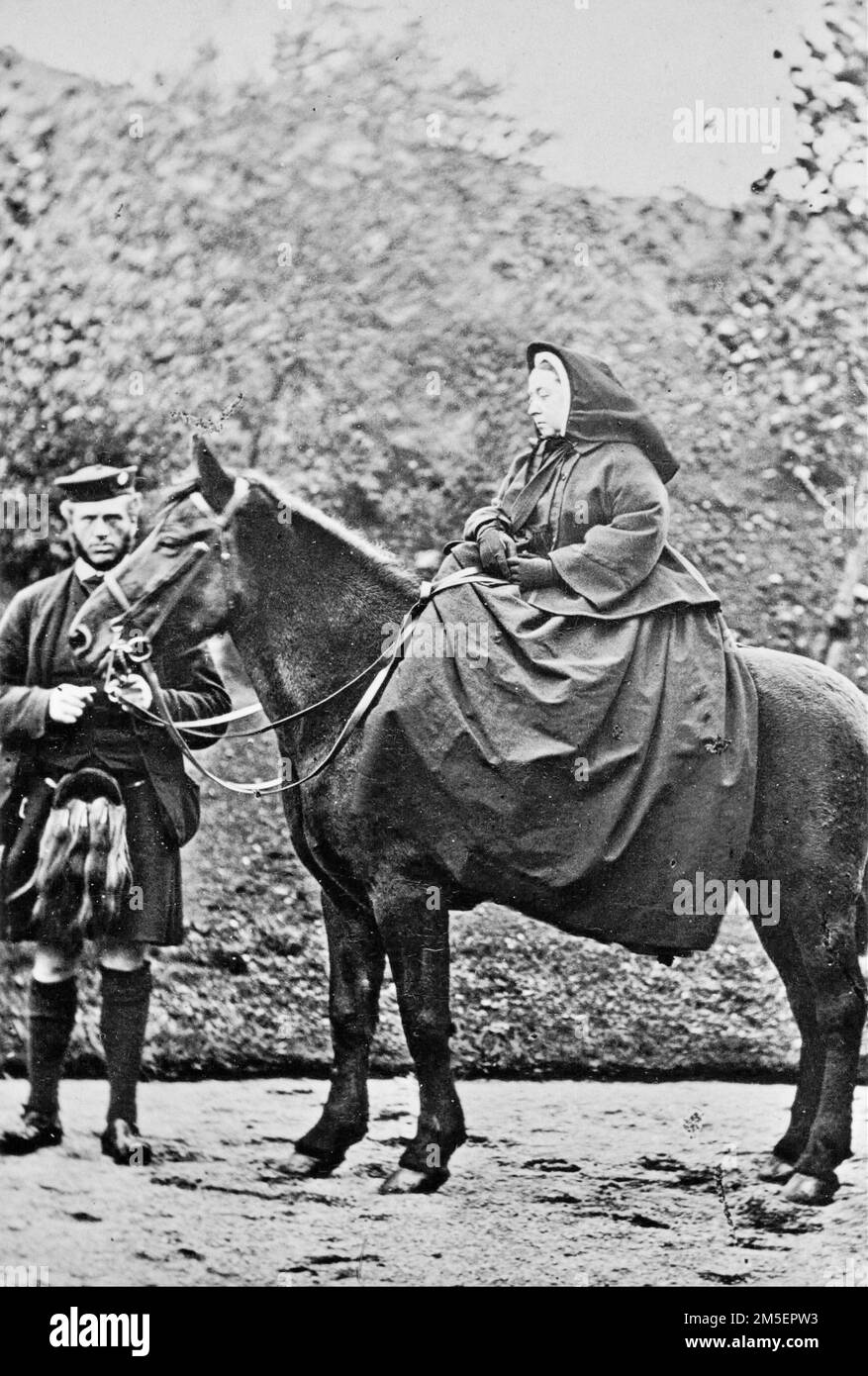 QUEEN VICTORIA (1819-1901) mit ihrem Diener John Brown im Balmoral vom schottischen Fotografen George Wilson schottischer Fotograf - 1863 Stockfoto