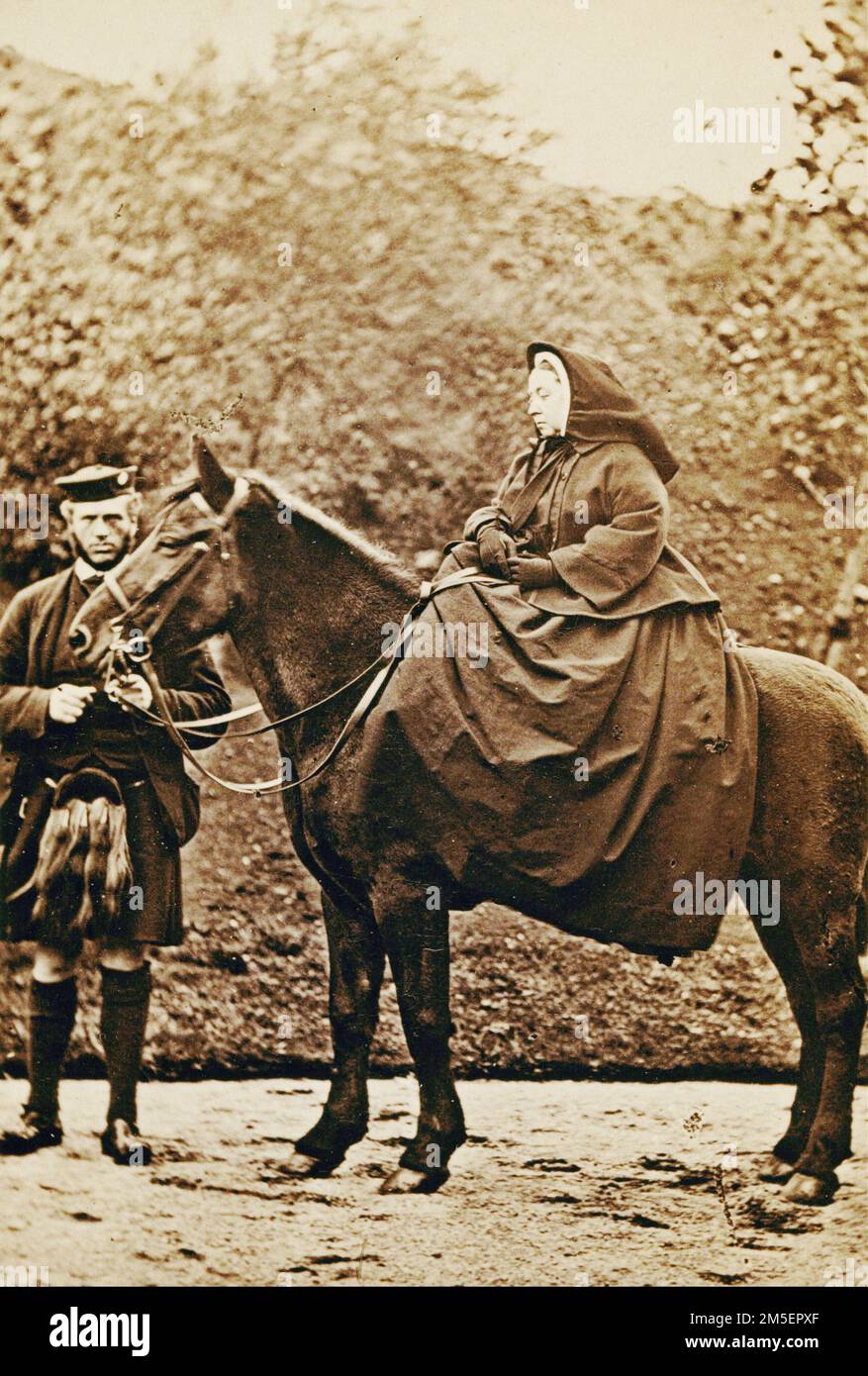 Queen Victoria auf „Fyvie“ mit John Brown bei Balmoral - 1863 - Foto des schottischen Fotografen George Washington Wilson. Stockfoto
