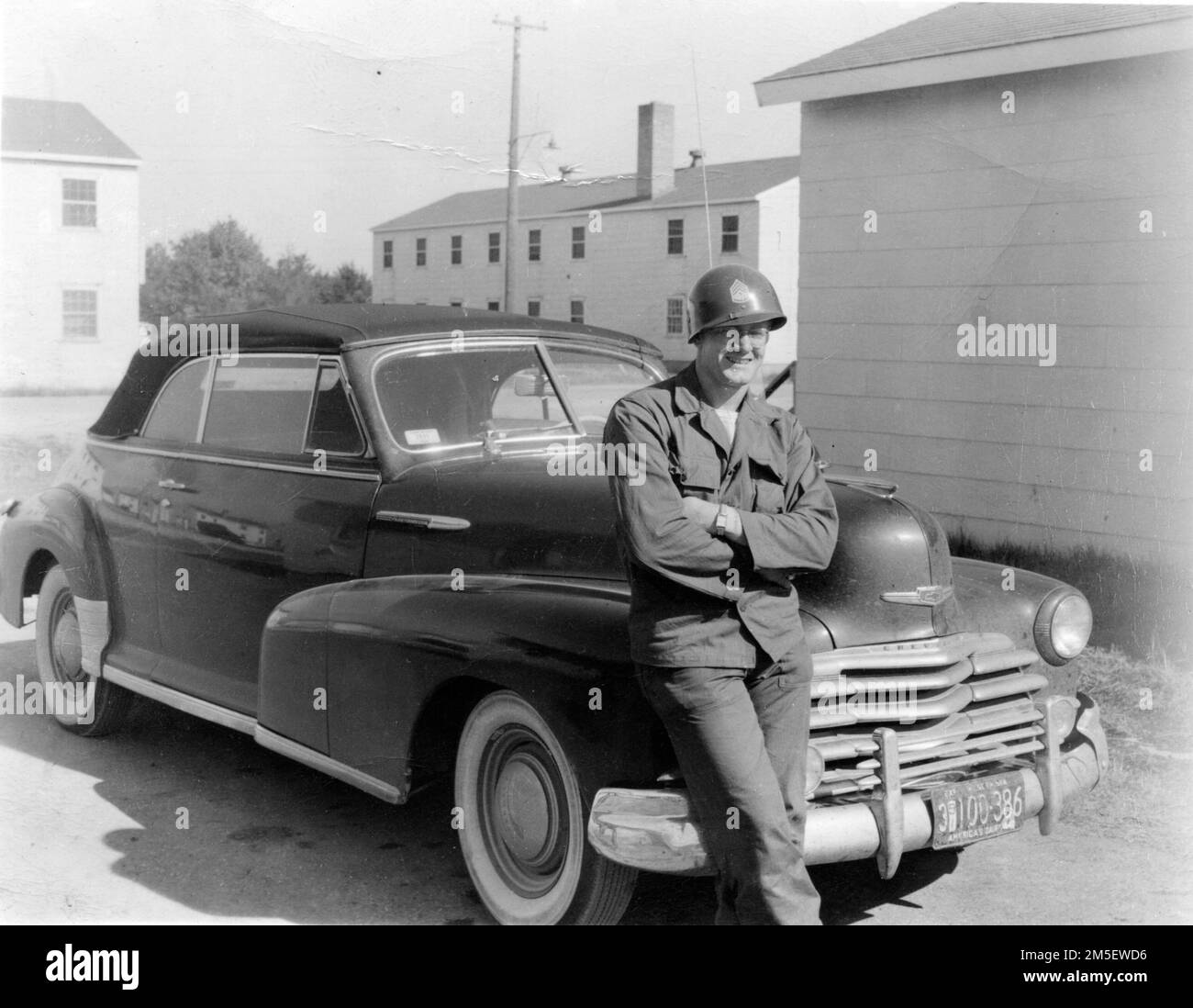 Master Sgt. Gerald Bilda posiert für ein Foto in den 1960er im Camp McCoy. Stockfoto