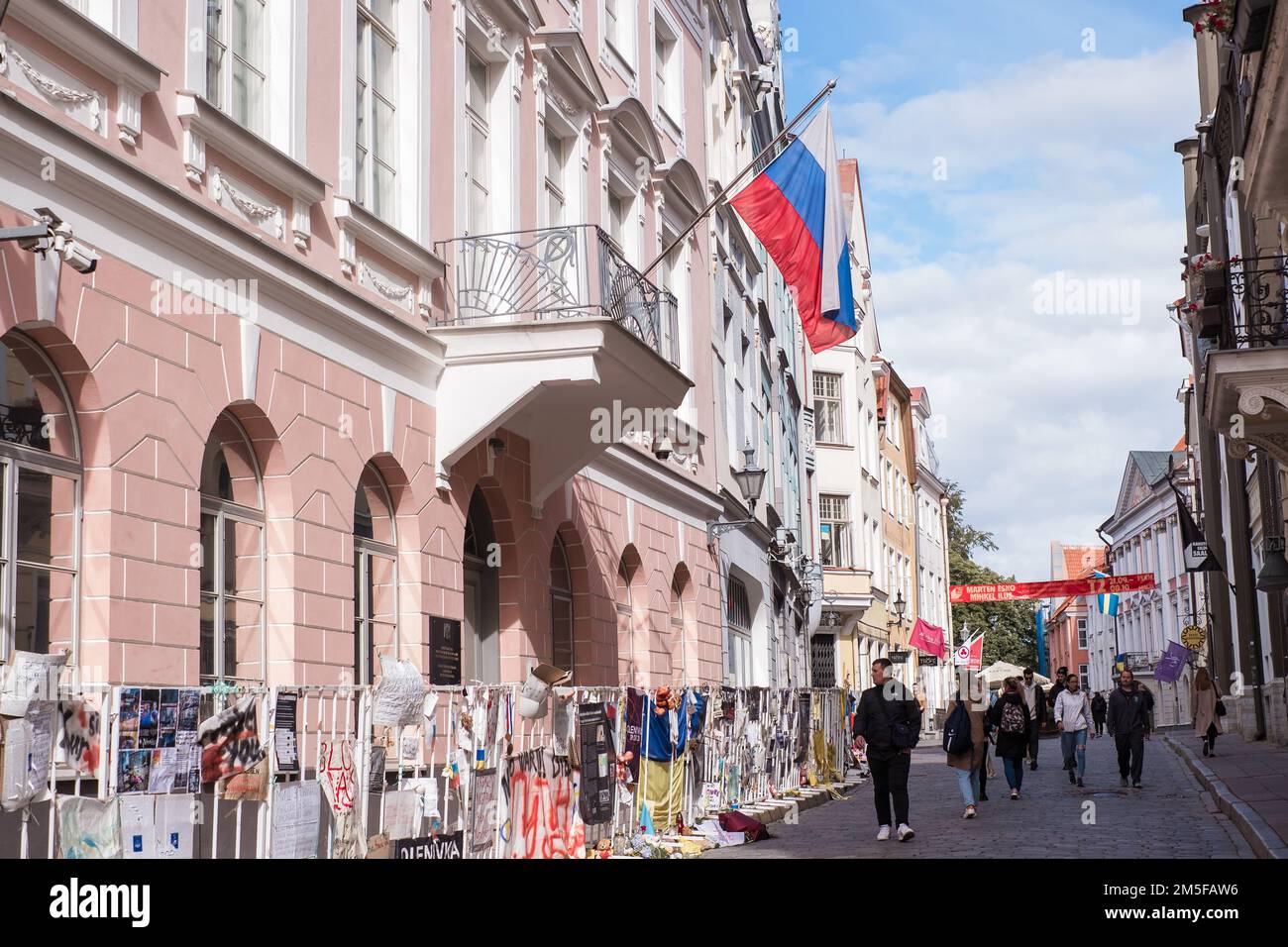 Tallinn, Estland - 4. September 2022: Protest gegen den ukrainischen Krieg vor der russischen Botschaft in Tallinn. Stockfoto