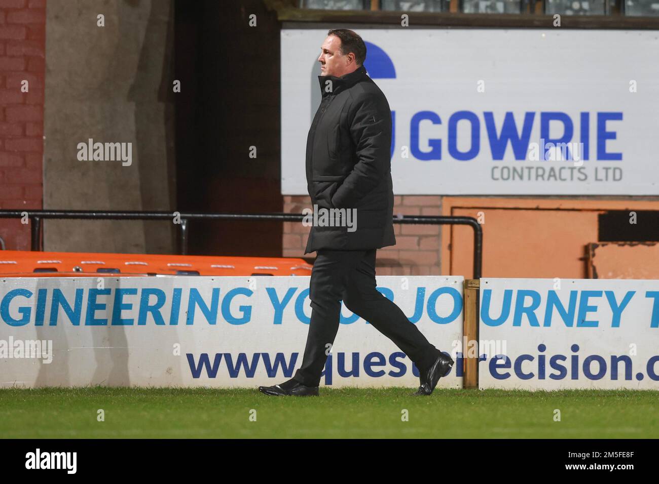 28. Dezember 2022; Tannadice Park, Dundee, Schottland: Scottish Premiership Football, Dundee United gegen Ross County; Ross County Manager Malky Mackay geht am Ende des Spiels die Strecke entlang Stockfoto