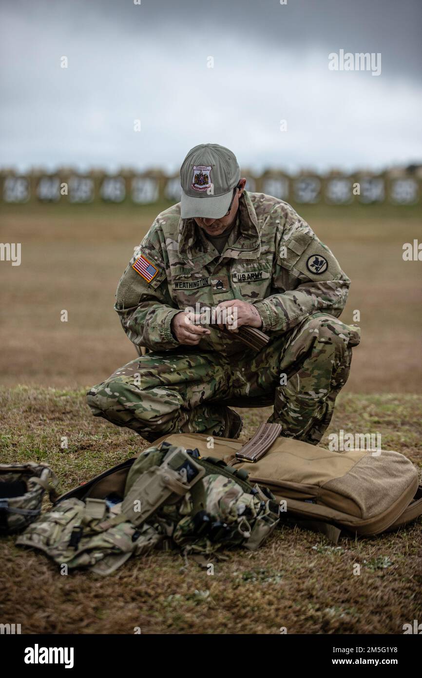 Das Alabama National Guard Marksmanship Team tritt in den 2022 USA an Army Small Arms Championships in Fort Benning, Georgia, am 16. März 2022. Stockfoto