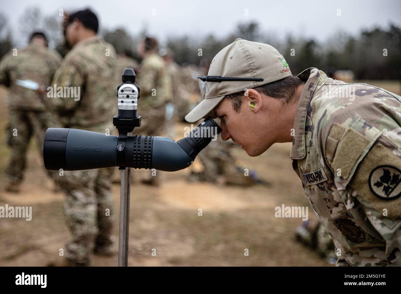 Das Alabama National Guard Marksmanship Team tritt in den 2022 USA an Army Small Arms Championships in Fort Benning, Georgia, am 16. März 2022. Stockfoto