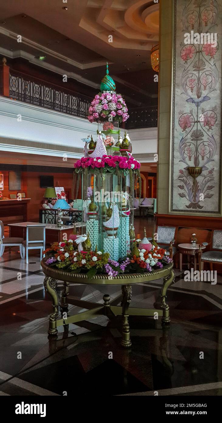 Sie begrüßen Sie von Flower Design, Bangkok City, Thai Cloture, Thailand Stockfoto