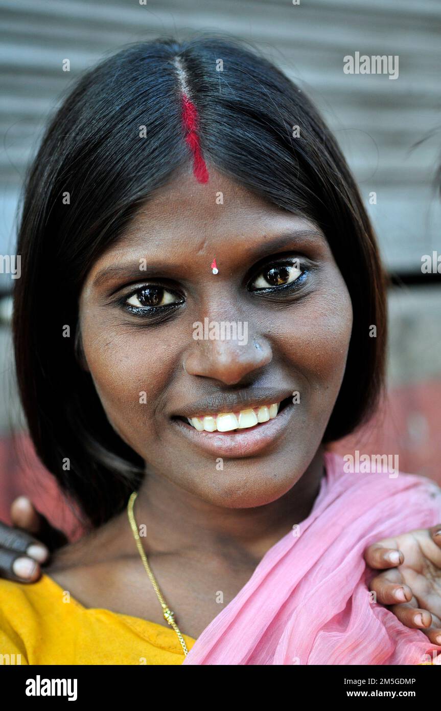 Porträt einer wunderschönen indischen Frau, aufgenommen in Kalkutta, Indien. Stockfoto