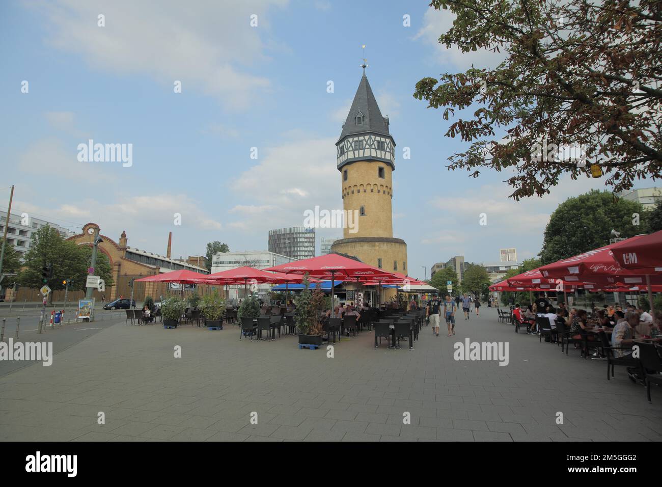 Bockenheimer Warte mit Street Pub, Bockenheim, Main, Frankfurt, Hessen, Deutschland Stockfoto