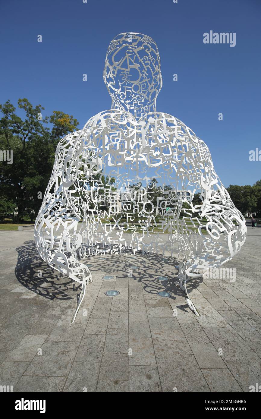 Skulptur Body of Knowledge von Jaume Plansa 2010, Buchstaben, Zahlen, Chaos, Verwirrung, Universitätscampus Westend, Universität, Campus, Westend, Main Stockfoto