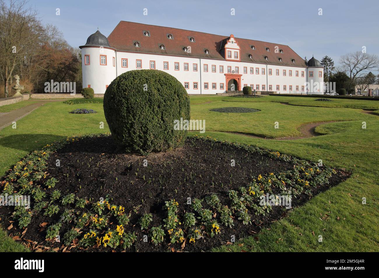 Ziergarten mit Schloss Schoenborn, Schloss Heusenstamm, Heusenstamm, Hessen, Deutschland Stockfoto