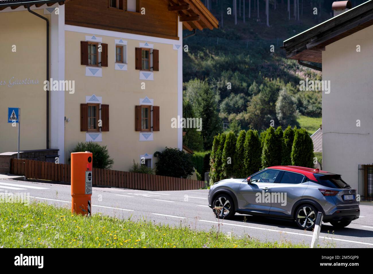 Polyscan Radarkamera, PoliScan, Radarkamera, Vitronic, Lidar, Radarkamerasäulen für Geschwindigkeitsmessungen, Sankt Christina, Santa Cristina Stockfoto