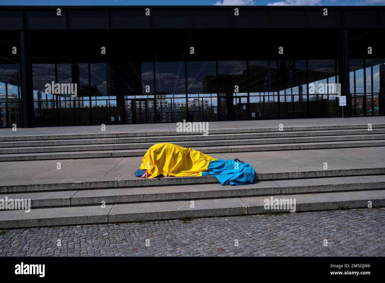 Deutschland, Berlin, 27. 04. 2022, am 1. Juli 2014, während der Eröffnung von Manifesta 10 in St. Petersburg, im General Staff Building gegenüber der Stockfoto