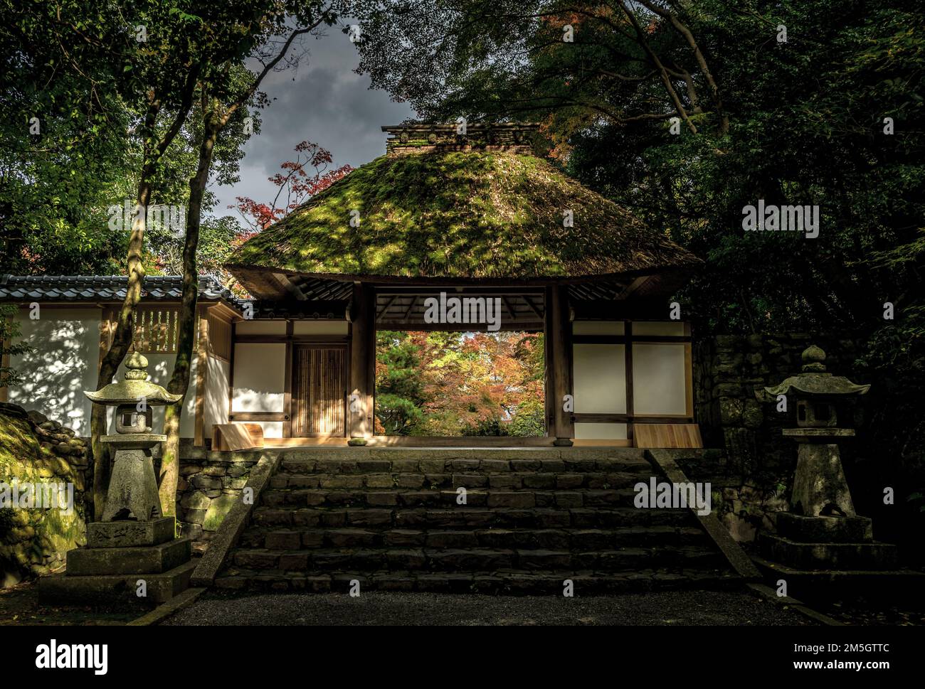 Der Eingang zum Honen-Tempel in Kyoto Japan Stockfoto