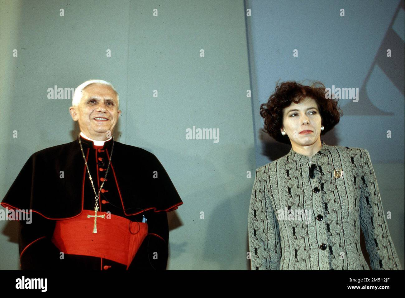 Photo Repertory, Italien. 15. Januar 2023. VON LINKS KARDINAL JOSEPH RATZINGER, DANN PAPST BENEDICT 16Â° JOSEPH RATZINGER UND PIVETTI IRENE (MAILAND - 10-22-1994, Maurizio Maule) aus kann das Foto für den Kontext verwendet werden, in dem es aufgenommen wurde. Und ohne die verleumderische Absicht der Dekoration der Leute repräsentierte redaktionelle Nutzung nur Kredit: Unabhängige Fotoagentur/Alamy Live News Stockfoto