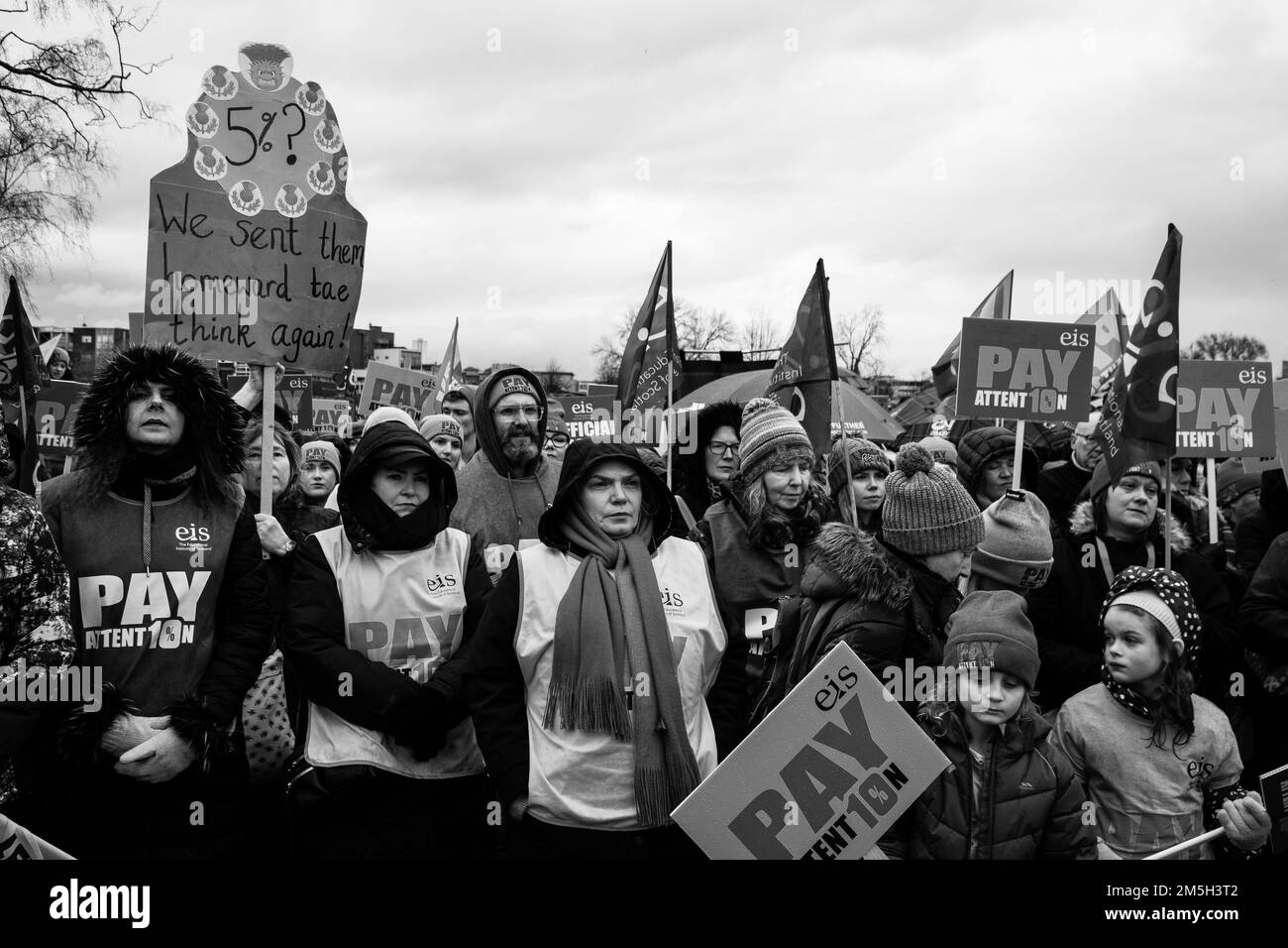 Rallye des Education Institute of Scotland in Glasgow Green nach einer morgendlichen Streikpostenaktion an Schulen im ganzen Land Stockfoto