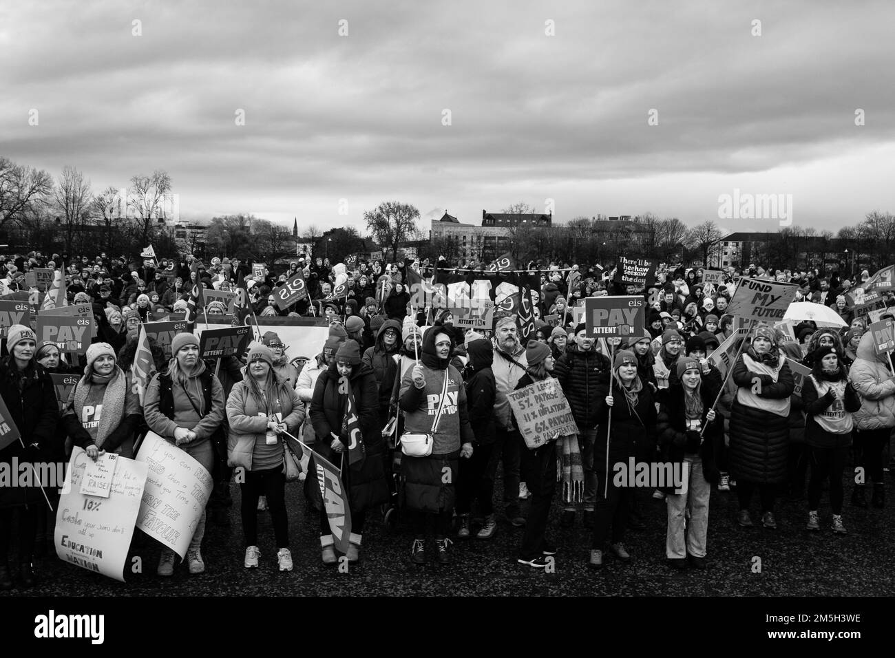 Rallye des Education Institute of Scotland in Glasgow Green nach einer morgendlichen Streikpostenaktion an Schulen im ganzen Land Stockfoto