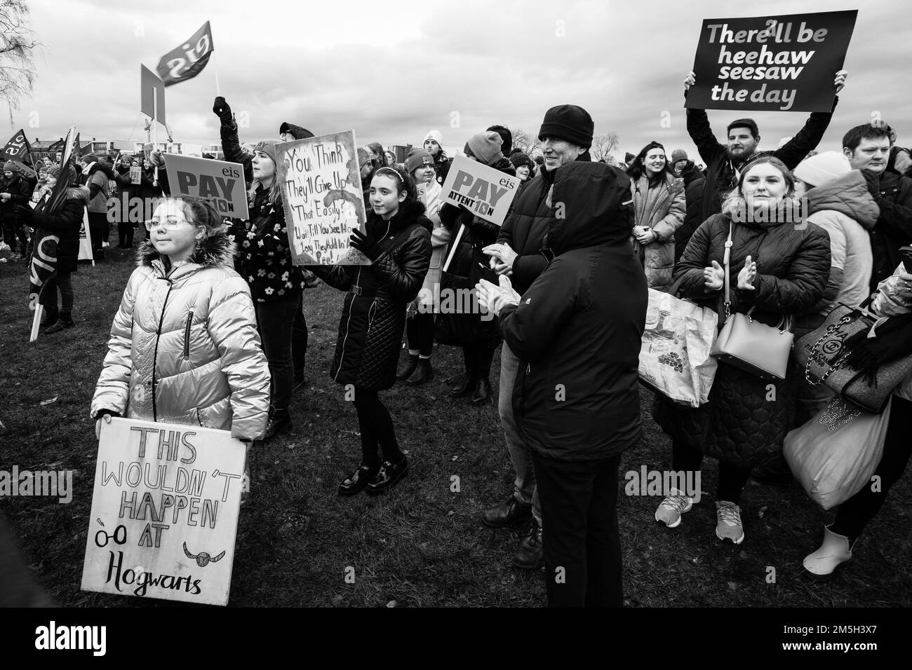 Rallye des Education Institute of Scotland in Glasgow Green nach einer morgendlichen Streikpostenaktion an Schulen im ganzen Land Stockfoto