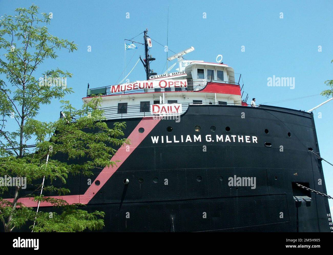Lake Erie Coastal Ohio Trail - Museumsschiff in Cleveland. Die Docks sind friedlich als Museum, jetzt, da sie aus dem Zweiten Weltkrieg ausscheiden. Ohio (41,509° N 81,696° W) Stockfoto