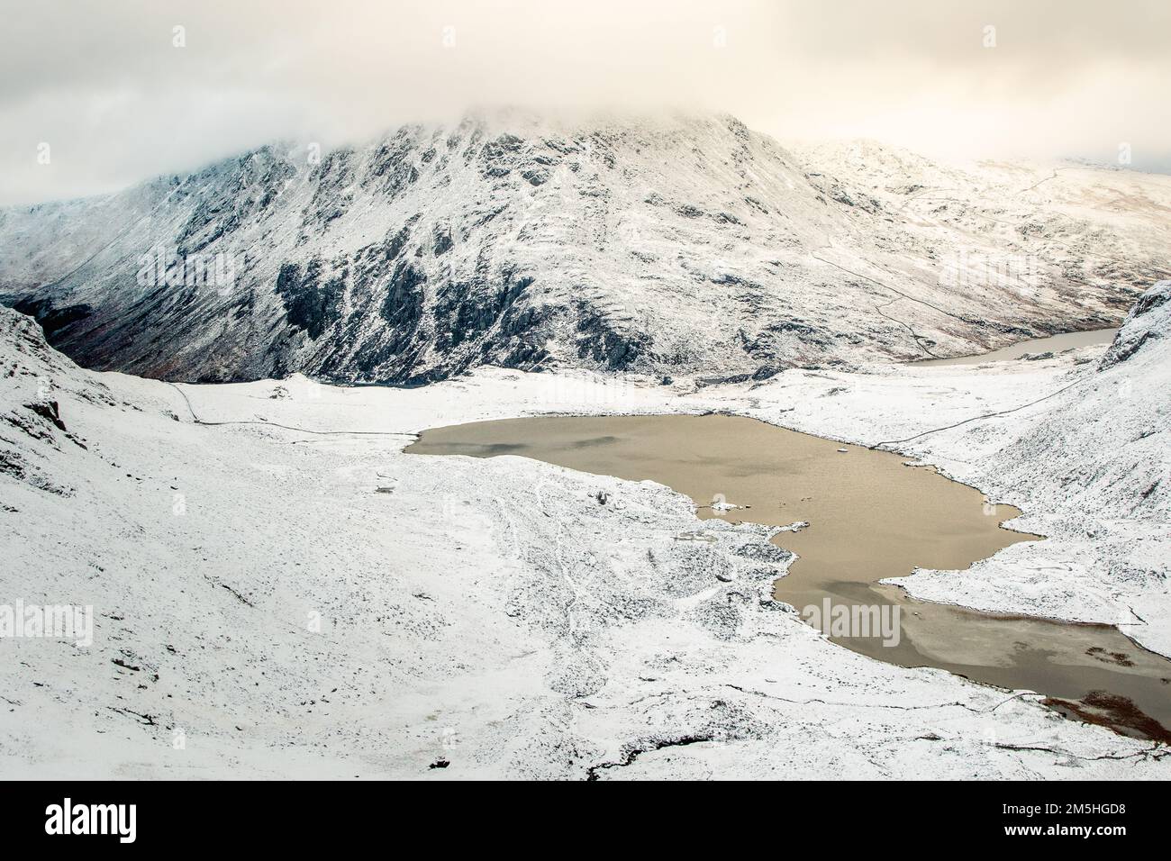 Ogwen Valley in reinem weißen Schnee Stockfoto