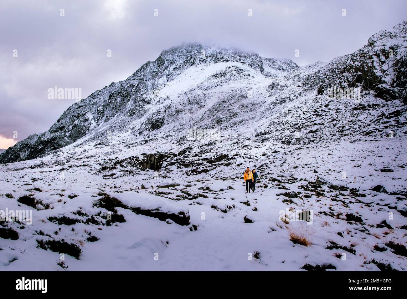 Ogwen Valley in reinem weißen Schnee Stockfoto