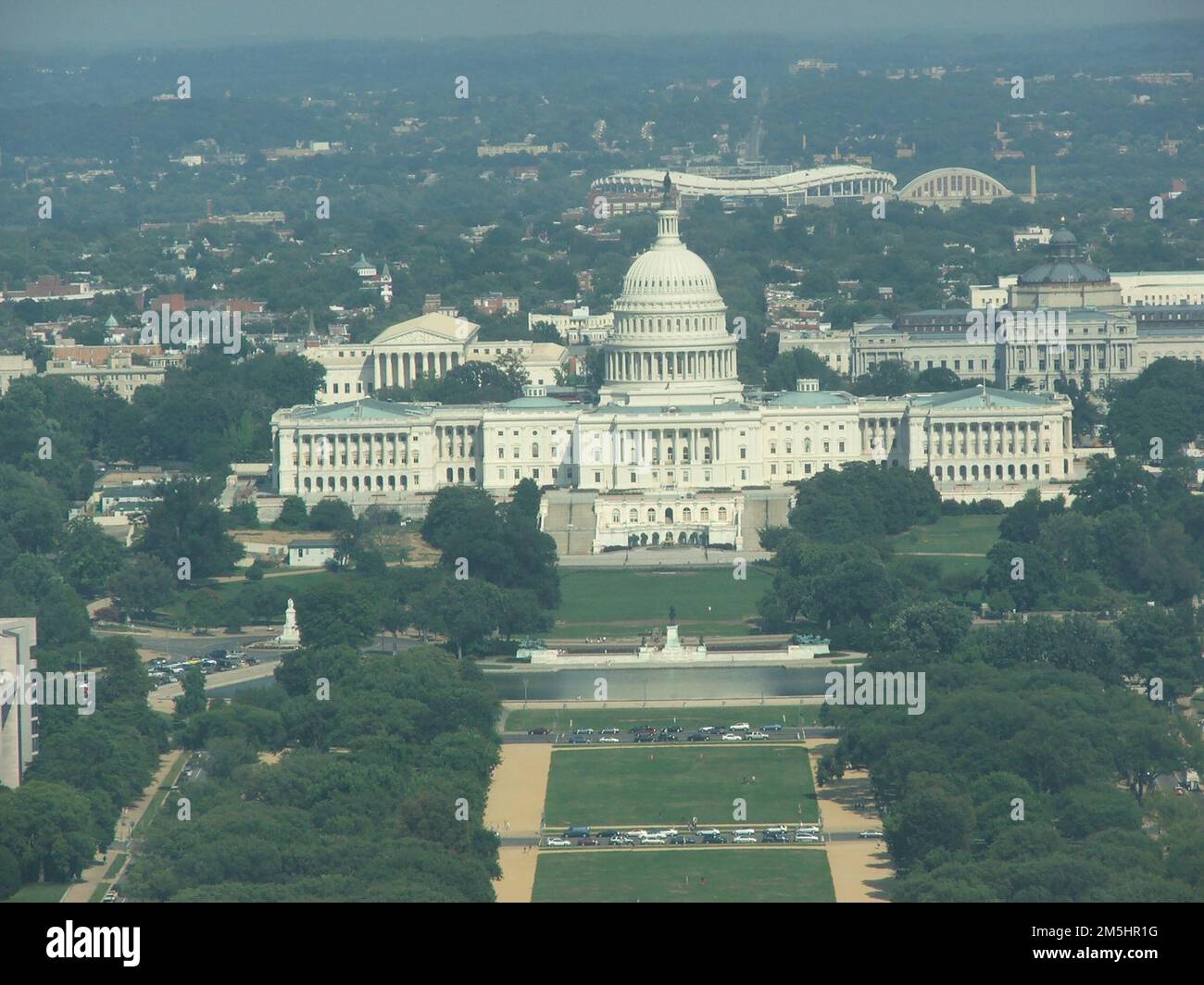 George Washington Memorial Parkway - Kapitol Der Vereinigten Staaten. Dies ist ein Luftblick auf das Kapitol der Vereinigten Staaten, das gesetzgebende Zentrum der Nation. Washington, District of Columbia (38,890° N 77,014° W) Stockfoto
