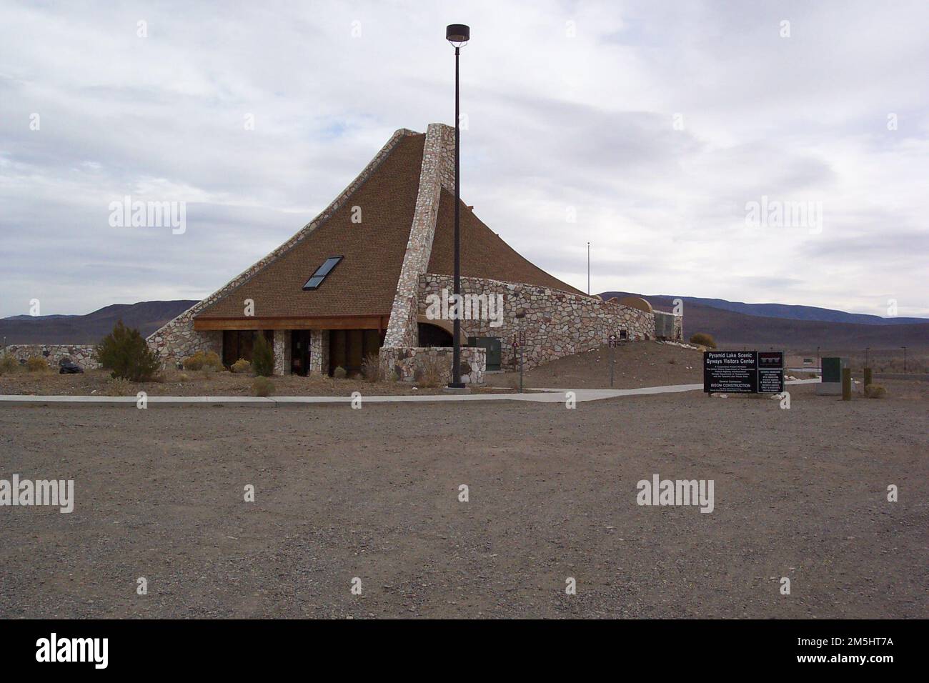 Pyramid Lake Scenic Byway - das Paiute Tribal Museum in der Nähe des Pyramid Lake. Halten Sie hier, um mehr über die bekannteste Kultur der Ureinwohner in der Region Pyramid Lake zu erfahren. Standort: Nevada (39,822° N 119,366° W) Stockfoto