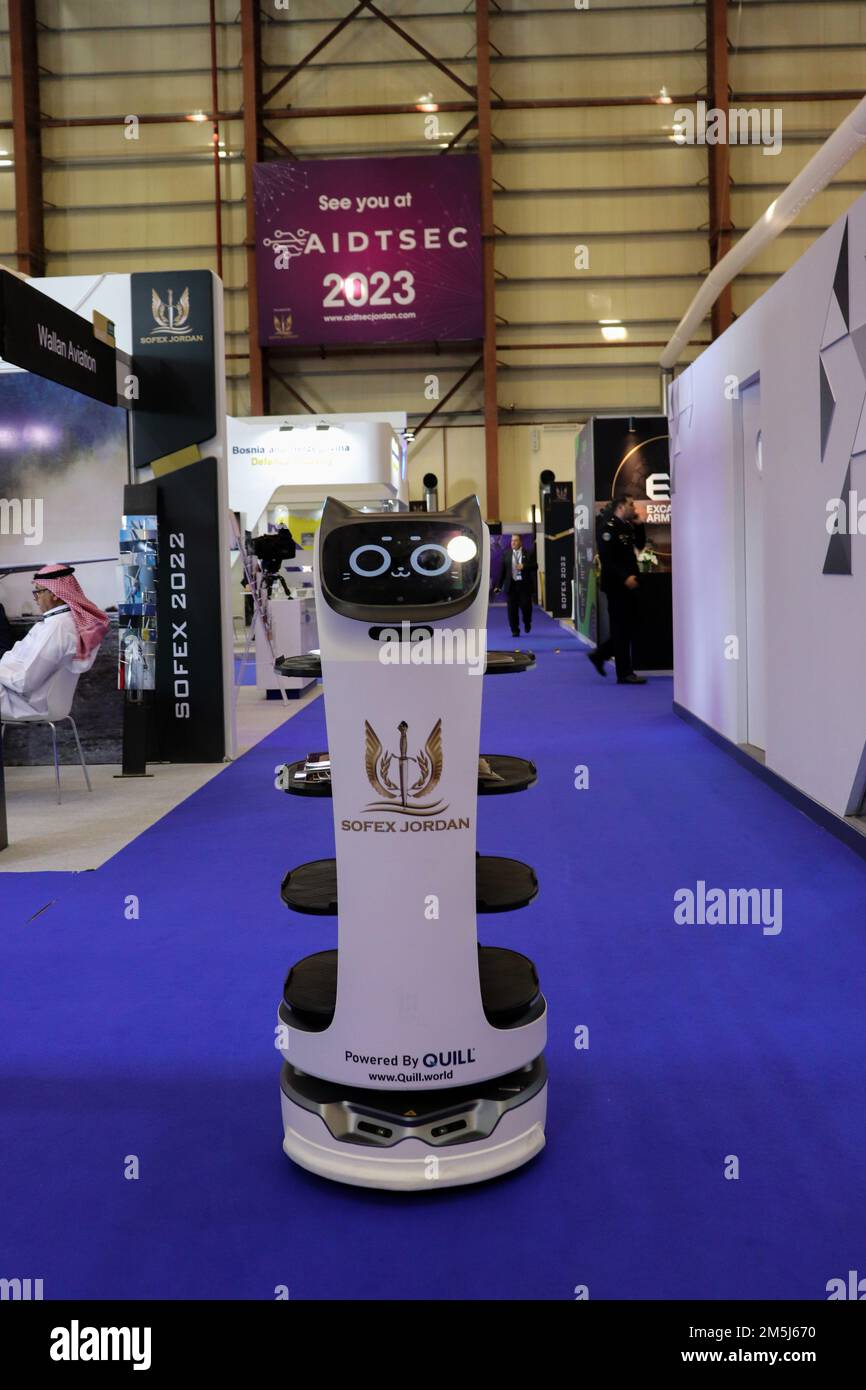 Ein Roboter aus künstlicher Intelligenz, der Dienstleistungen und Gepäck bereitstellt - Aqaba, Jordanien Stockfoto