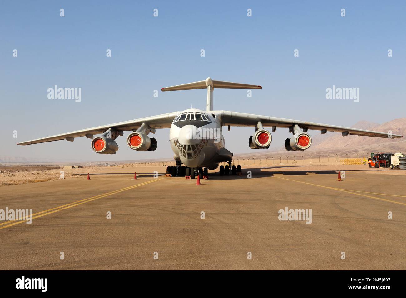 Aqaba, Jordanien - 2022 : Ilyushin Il-76 Flugzeug der jordanischen Armee Stockfoto