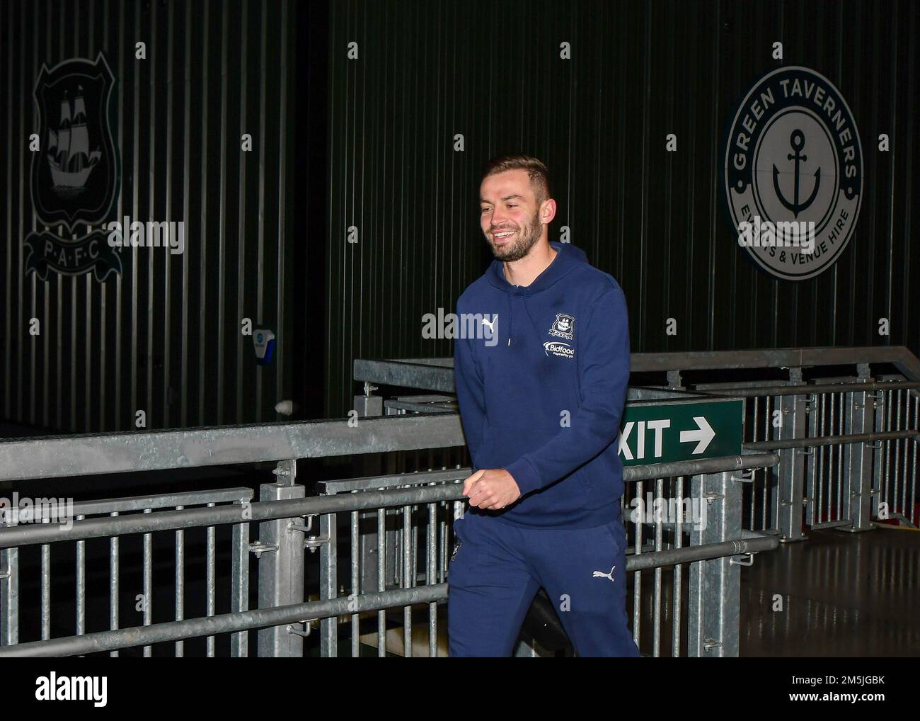 Plymouth Argyle Mittelfeldspieler Matt Butcher (7) erscheint während des Spiels der Sky Bet League 1 Plymouth Argyle vs Wycombe Wanderers im Home Park, Plymouth, Großbritannien, 29. Dezember 2022 (Foto von Stanley Kasala/News Images) Stockfoto