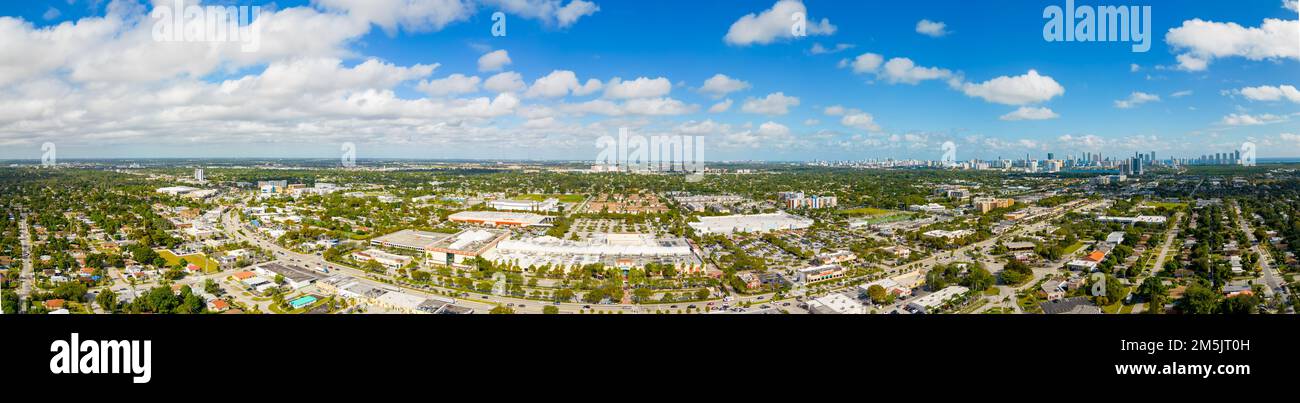 Miami, FL, USA - 29. Dezember 2022: Luftaufnahme der 163. Street Mall North Miami Beach FL Stockfoto