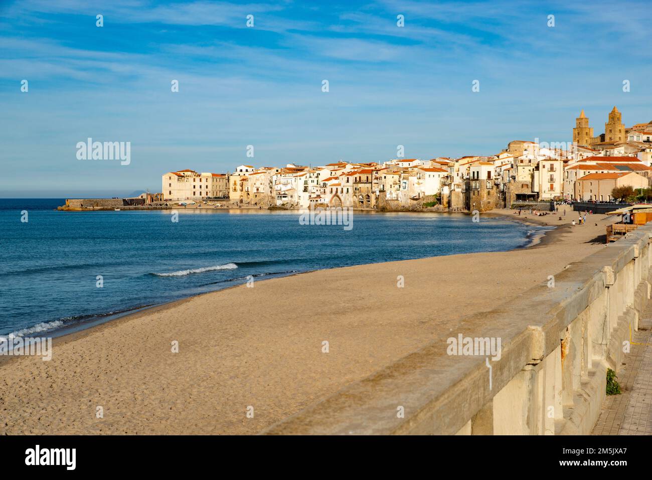 Cefalù Blick auf das Meer Stockfoto