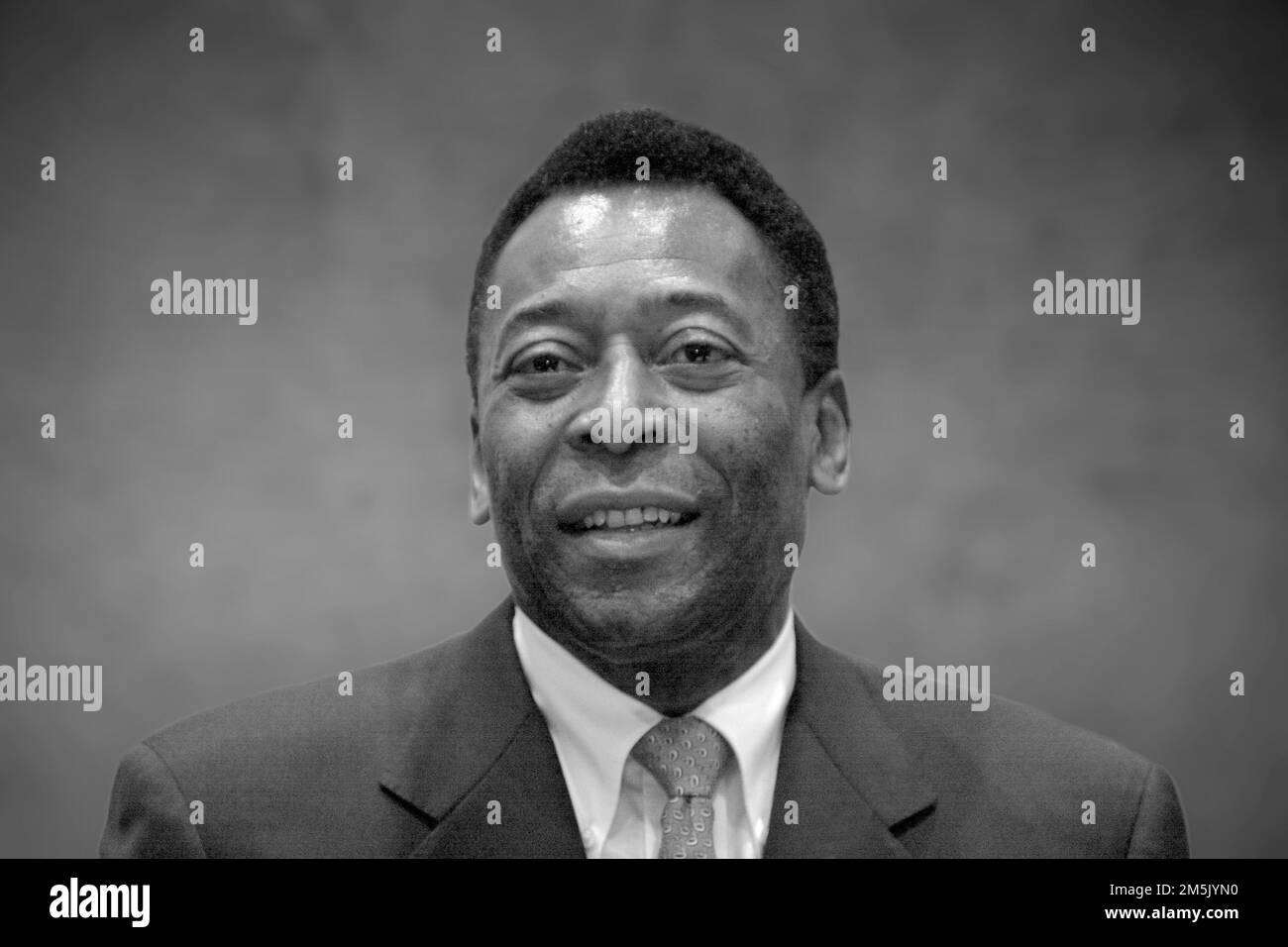 München, Deutschland. 29. Dezember 2022. FOTOMONTAGE: PELE starb im Alter von 82 Jahren nach langer Krankheit. ARCHIVFOTO: PELE (Edson Arantes do Nascimento), ehemaliger brasilianischer Fußballspieler, ? Kredit: dpa/Alamy Live News Stockfoto