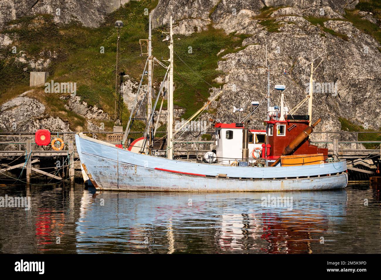 Fischerboote im Hafen von Nuuk, Grönland. Stockfoto