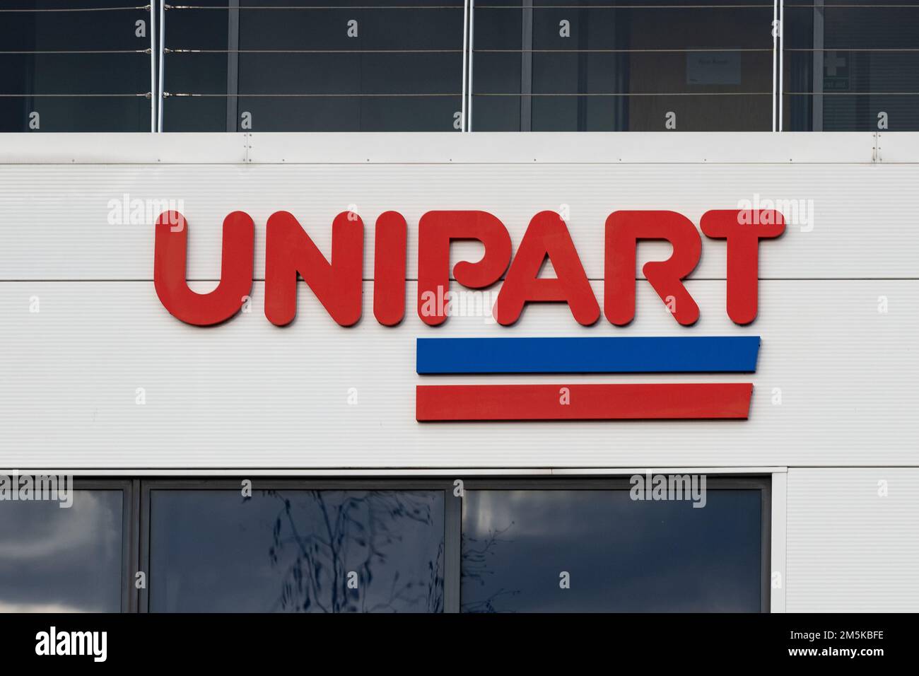 Unipart-Schild und -Logo vor Unipart Rail Offices, First Point, Balby Carr Bank, Doncaster, South Yorkshire, England, Großbritannien Stockfoto