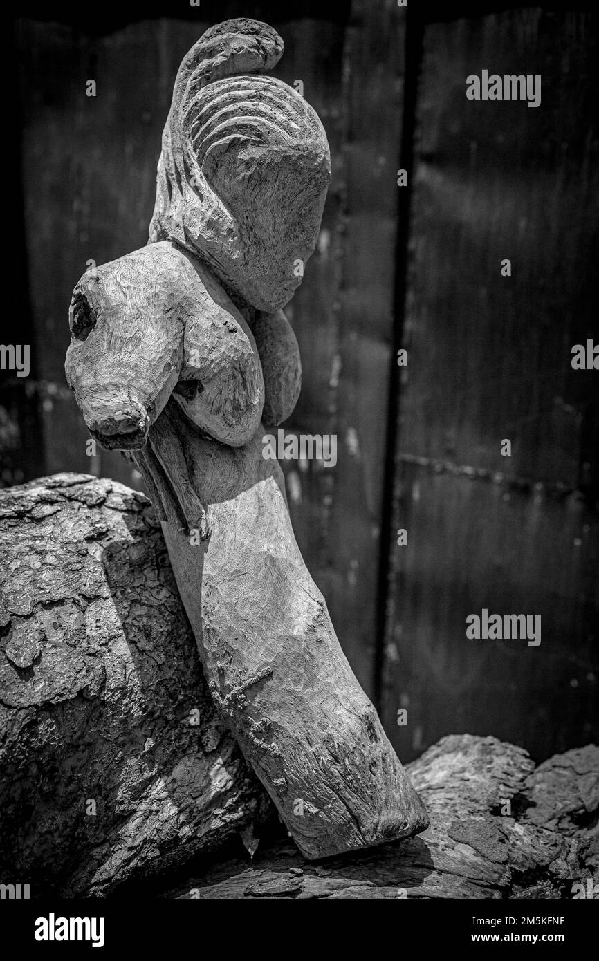 Holzskulptur des Hundekünstlers Amahigueré Dolo Stockfoto