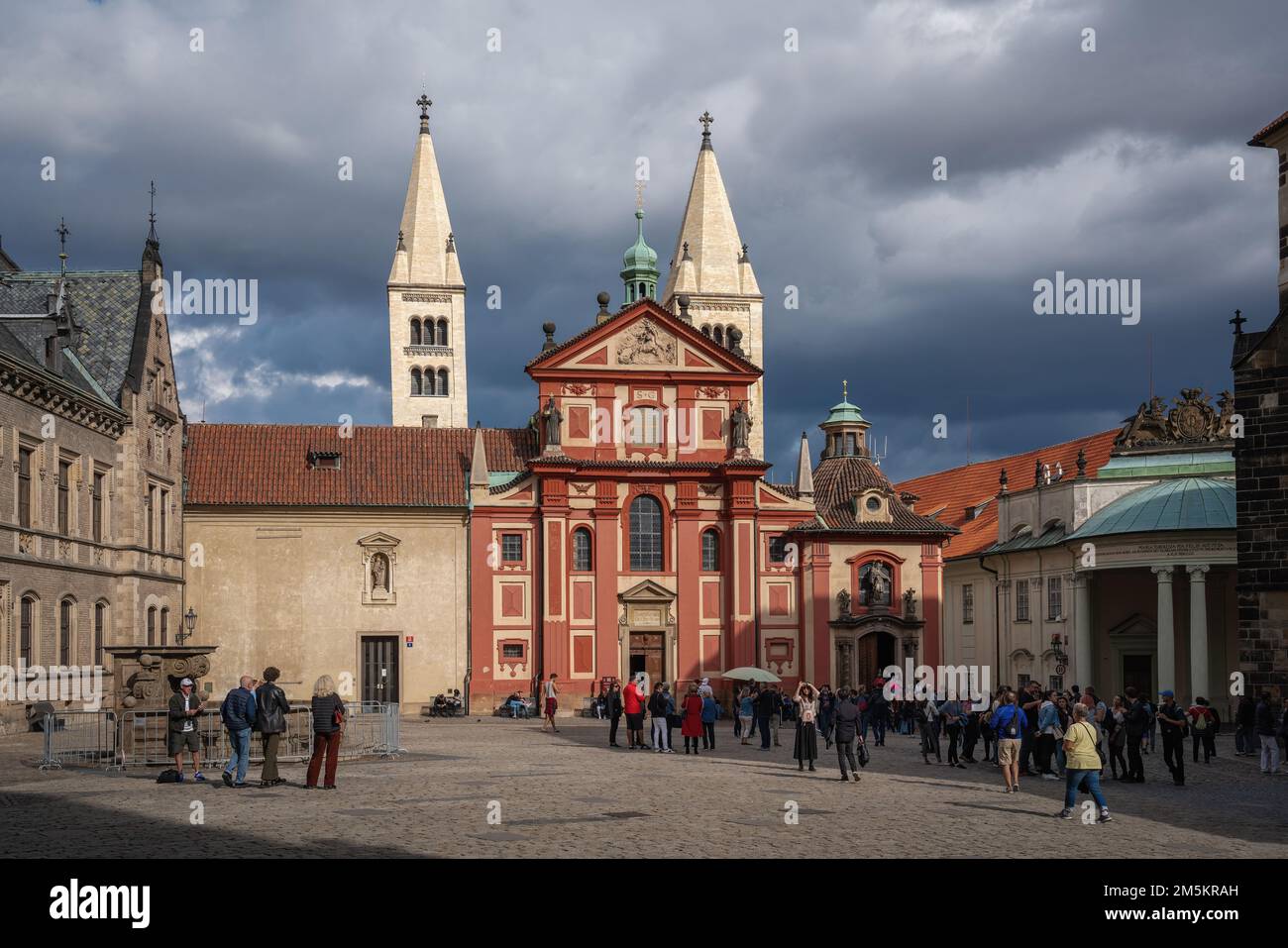 St. George Basilika auf der Prager Burg - Prag, Tschechische Republik Stockfoto