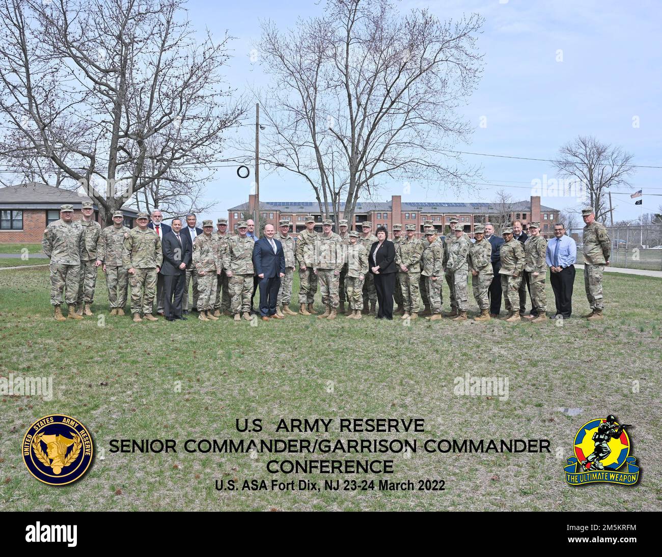 Gruppenfoto der Teilnehmer der Konferenz des Oberbefehlshabers der US Army Reserve und des Garrison Commander, USASA Fort Dix, New Jersey, 23-24. März 2022. Stockfoto